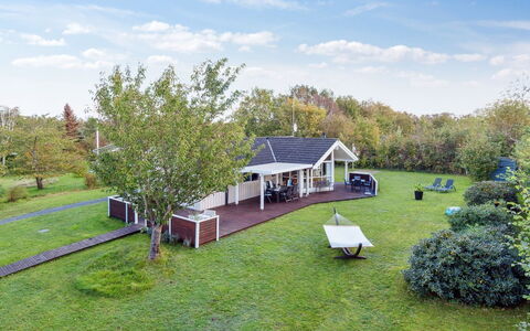Hilaria - 1.4Km from the Sea: Domicile, Zone Résidentielle, Maison, Chalet, Toit, Lot Terre, Siding, Jardin, Biens, Pelouse