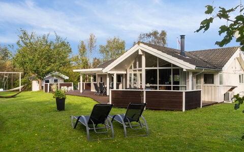 Hilaria - 1.4Km from the Sea: Domicile, Zone Résidentielle, Maison, Chalet, Toit, Lot Terre, Siding, Jardin, Biens, Pelouse