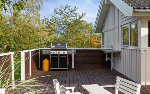 Hilaria - 1.4Km from the Sea: Domicile, Zone Résidentielle, Maison, Chalet, Toit, Lot Terre, Siding, Jardin, Biens, Pelouse