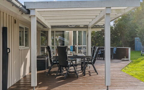 Hilaria - 1.4Km from the Sea: Domicile, Zone Résidentielle, Maison, Chalet, Toit, Lot Terre, Siding, Jardin, Biens, Pelouse