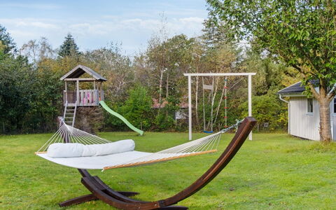 Hilaria - 1.4Km from the Sea: Domicile, Zone Résidentielle, Maison, Chalet, Toit, Lot Terre, Siding, Jardin, Biens, Pelouse