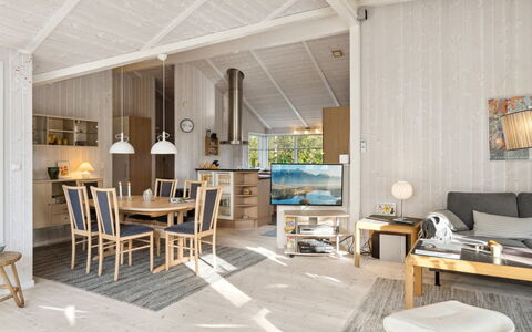 Hilaria - 1.4Km from the Sea: Domicile, Zone Résidentielle, Maison, Chalet, Toit, Lot Terre, Siding, Jardin, Biens, Pelouse