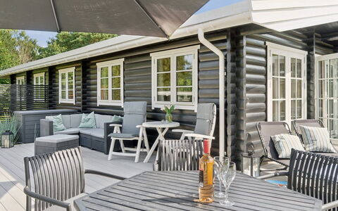 Jeppe - 500M from the Sea: Bois, Mobilier De Jardin, Meubles, Tableau De Plein Air, Domicile, Porche, Chaise, Chalet, Plate-Forme, Siding