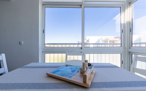 Zafiro: Nuage, Ciel, Plante, Bâtiment, Fenêtre, Maison, Lot Terre, Arbre, Herbe, Chalet