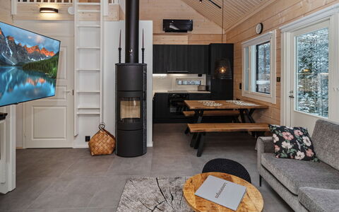 Mäkitie 4: Bois, Design Intérieur, Sol, Plafond, Sol, Meubles, Pièce, Salon, Tache De Bois, Électroménager