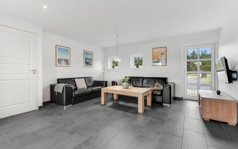 Axeline - 300M from the Sea: Maison, Domicile, Chalet, Biens, Cour, Ferme, Siding, Batiments Jardin, Porche
