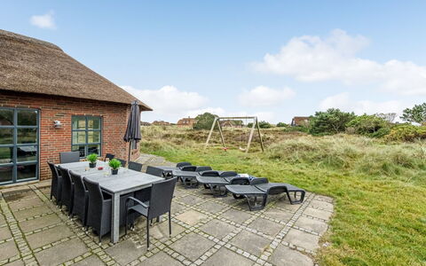 Axeline - 300M from the Sea: Maison, Domicile, Chalet, Biens, Cour, Ferme, Siding, Batiments Jardin, Porche