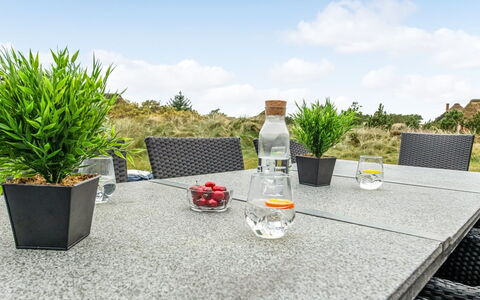 Axeline - 300M from the Sea: Piscine, Mobilier De Jardin, Meubles, Recours, Dalle, Eco Hôtel, Ombre, Chaise, Loisir, Biens