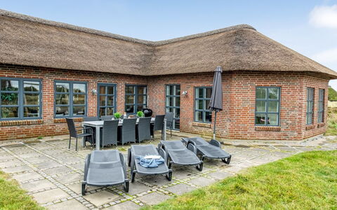 Axeline - 300M from the Sea: Piscine, Mobilier De Jardin, Meubles, Recours, Dalle, Eco Hôtel, Ombre, Chaise, Loisir, Biens