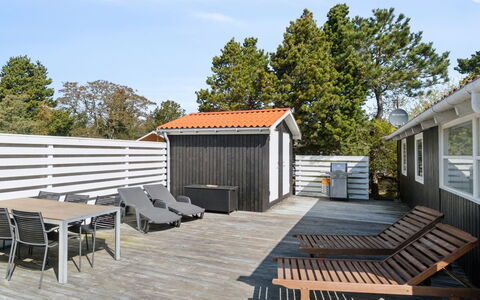 Galt - 200M from the Sea: Bois, Toit, Architecture, Domicile, Maison, Chalet, Siding, Dur, Pente, Biens