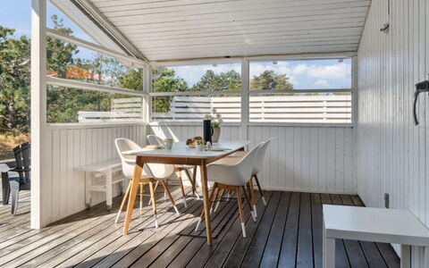 Galt - 200M from the Sea: Bois, Toit, Architecture, Domicile, Maison, Chalet, Siding, Dur, Pente, Biens