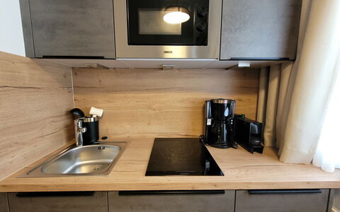 Ischgl 110: Comptoir, Evier, Cabinetry, Propriété, Évier, Robinet, Appareil De Cuisine, Cuisine, Bois, Électroménager
