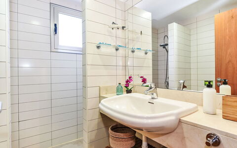 Tipo 3 Dormitorios: Salle De Bains, Luminaire Plomberie, Lavabo, Sol, Design Intérieur, Sol, Robinet, Évier, Miroir, Plomberie