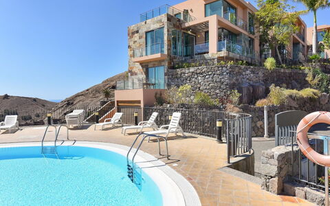 Los Lagos 36: L'Eau, Ciel, Propriété, Bleu Azur, Piscine, Bâtiment, Loisir, Immobilier, Plante, Composite