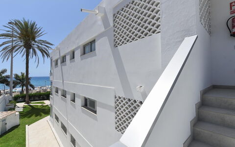 Nasas 12: Bâtiment, Ciel, Plante, Fenêtre, Maison, Façade, Arbre, Loisir, Toit