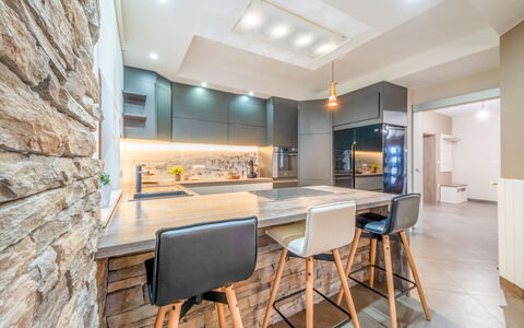 Campanero: Meubles, Design Intérieur, Sol, Sol, Cuisine, Bois, Plafond, Luminaire, Comptoir, Cabinetry