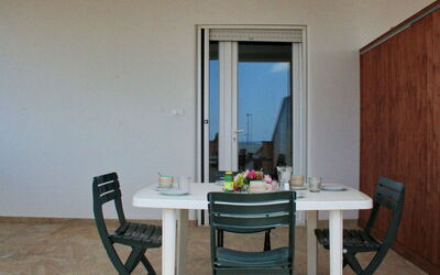Torre Vado 647: Table, Meubles, Bâtiment, Bois, Chaise, Design Intérieur, Maison, Sol, Sol, Dur
