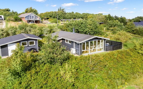 Dimo - 300M to the Fjord: Domicile, Toit, Maison, Chalet, Biens, Porte, Porche, Siding, Ferme, Ombre