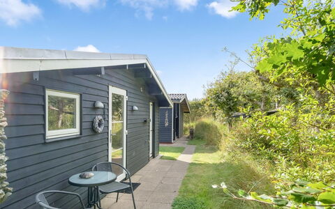 Dimo - 300M to the Fjord: Domicile, Toit, Maison, Chalet, Biens, Porte, Porche, Siding, Ferme, Ombre