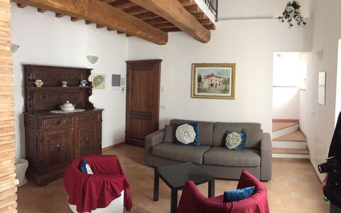 Villa Le Ripe Apartments - Gambassi Terme, Toscana: Propriété, Meubles, Cadre, Confort, Bâtiment, Design Intérieur, Canapé, Bois, Salon, Éclairage