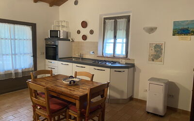 La Tinaia - Villa le Ripe: Propriété, Fenêtre, Meubles, Cabinetry, Table, Bois, Design Intérieur, Comptoir, Bâtiment, Cuisine