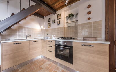 San Gimignano - Villa le Ripe: Marron, Cabinetry, Comptoir, Propriété, Meubles, Bâtiment, Cuisinière, Bois, Cuisine, Appareil De Cuisine