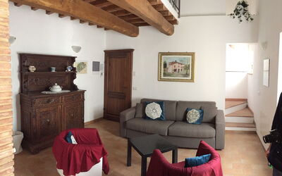 La Nonna - Villa le Ripe: Propriété, Meubles, Cadre, Confort, Bâtiment, Design Intérieur, Canapé, Bois, Salon, Éclairage