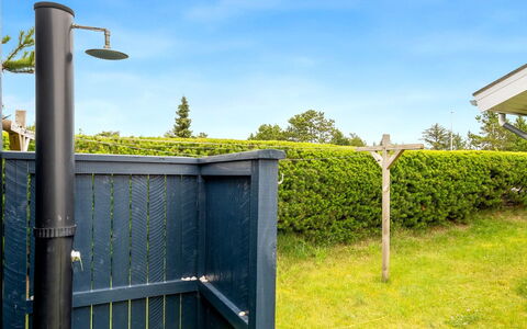 Ubavka - 200M from the Sea: Bois, Domicile, Porche, Plate-Forme, Dur, Toit, Tache De Bois, Parquet, Eco Hôtel
