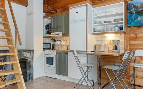 Aisakello: Balcon, Appartement, Ombre, Verre, Condominium, Balustrade, Porche, Daylighting, Plate-Forme, Mobilier De Jardin