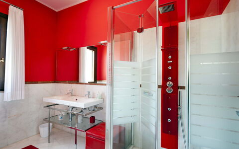 Villa Cornino - Custonaci, Sicilia: Miroir, Robinet, Luminaire Plomberie, Évier, Propriété, Bâtiment, Lavabo, Salle De Bains, Architecture, Design Intérieur