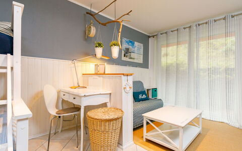 Meerzeit: Propriété, Table, Bois, Design Intérieur, Éclairage, Sol, Sol, Salon, Mur, Rayonnage