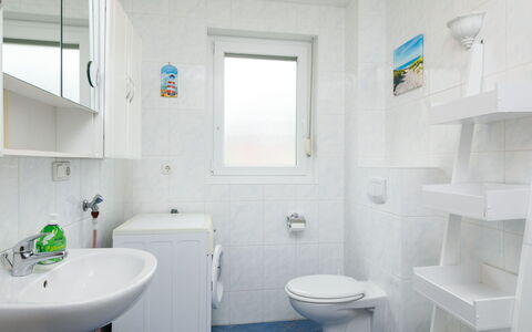 Meerzeit: Miroir, Luminaire Plomberie, Propriété, Évier, Lavabo, Blanc, Violet, Robinet, Bleu, Salle De Bains