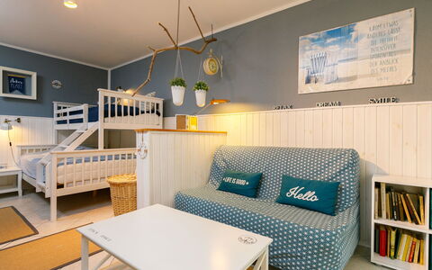 Meerzeit: Propriété, Meubles, Bâtiment, Table, Bleu Azur, Design Intérieur, Cadre, Éclairage, Maison, Bois