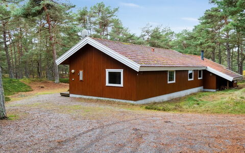 Micaela - 450M from the Sea: Domicile, Toit, Maison, Chalet, Biens, Porte, Porche, Siding, Ferme, Ombre