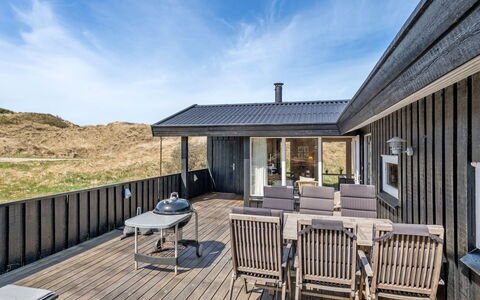 Nikodina - 200M from the Sea: Domicile, Zone Résidentielle, Maison, Chalet, Toit, Lot Terre, Siding, Jardin, Biens, Pelouse