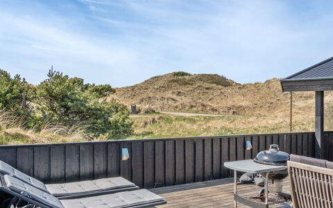 Nikodina - 200M from the Sea: Domicile, Zone Résidentielle, Maison, Chalet, Toit, Lot Terre, Siding, Jardin, Biens, Pelouse