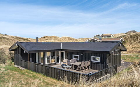 Nikodina - 200M from the Sea: Domicile, Zone Résidentielle, Maison, Chalet, Toit, Lot Terre, Siding, Jardin, Biens, Pelouse