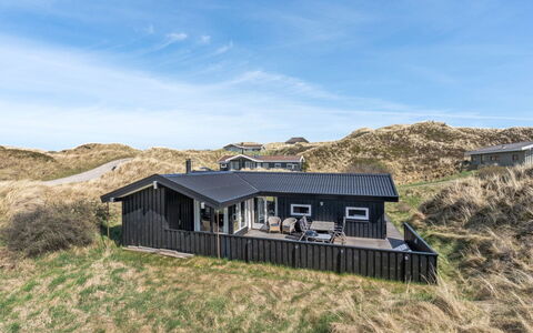 Nikodina - 200M from the Sea: Domicile, Zone Résidentielle, Maison, Chalet, Toit, Lot Terre, Siding, Jardin, Biens, Pelouse