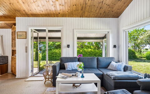 Benthe - 200M from the Sea: Meubles, Design Intérieur, Canapé, Sol, Bois, Plafond, Sol, Salon, Domicile, Parquet