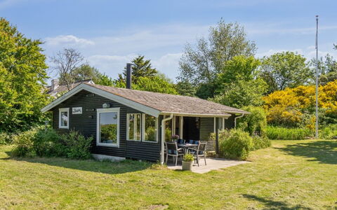 Benthe - 200M from the Sea: Toit, Maison, Domicile, Chalet, Porte, Siding, Plate-Forme, Porche, Planche, Dur