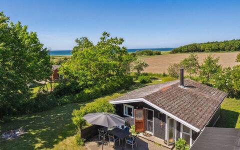 Benthe - 200M from the Sea: Toit, Maison, Domicile, Chalet, Porte, Siding, Plate-Forme, Porche, Planche, Dur