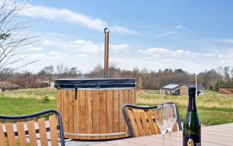 Ferdine - 1.5Km from the Sea: Piscine, Mobilier De Jardin, Meubles, Recours, Dalle, Eco Hôtel, Ombre, Chaise, Loisir, Biens