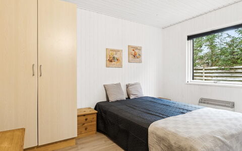 Suvi - 700M from the Sea: Bois, Design Intérieur, Chambre, Sol, Lit, Meubles, Sol, Plafond, Pièce, Parquet