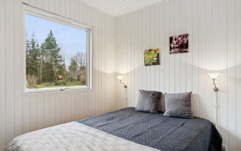 Suvi - 700M from the Sea: Bois, Plafond, Planche, Chambre, Dur, Tache De Bois, Parquet, Literie, Luminaire, Lit