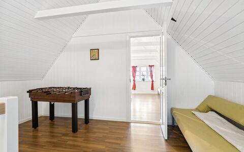Eliane - 1.8Km from the Sea: Bois, Toit, Architecture, Domicile, Maison, Chalet, Siding, Dur, Pente, Biens