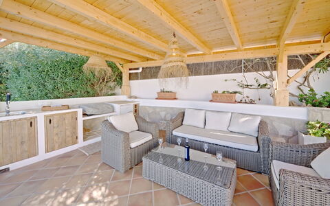 Aika: Meubles, Table, Propriété, Canapé, Plante, Chaise, Salon, Design Intérieur, Ombre, Mobilier De Jardin