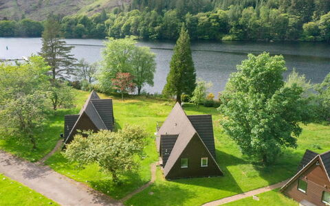 Lothlorien Lodge 4: L'Eau, Plante, Propriété, Paysage Naturel, Environnement Naturel, Arbre, Montagnes, Lot Terre, Montagne, Biome