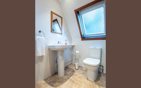 Woodhaven: Sol, Sol, Luminaire Plomberie, Salle De Bains, Design Intérieur, Plafond, Toilette, Plomberie, Pièce, Domicile