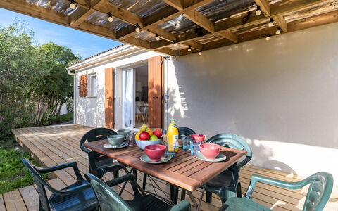 Turriccioli: Bâtiment, Bleu Azur, Piscine, Ciel, Ombre, Arbre, L'Eau, Rectangle, Design Urbain, Mobilier De Jardin