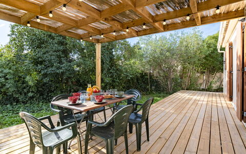 Turriccioli: Bâtiment, Bleu Azur, Piscine, Ciel, Ombre, Arbre, L'Eau, Rectangle, Design Urbain, Mobilier De Jardin